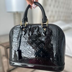 LOUIS VUITTON Vernis Alma PM Black